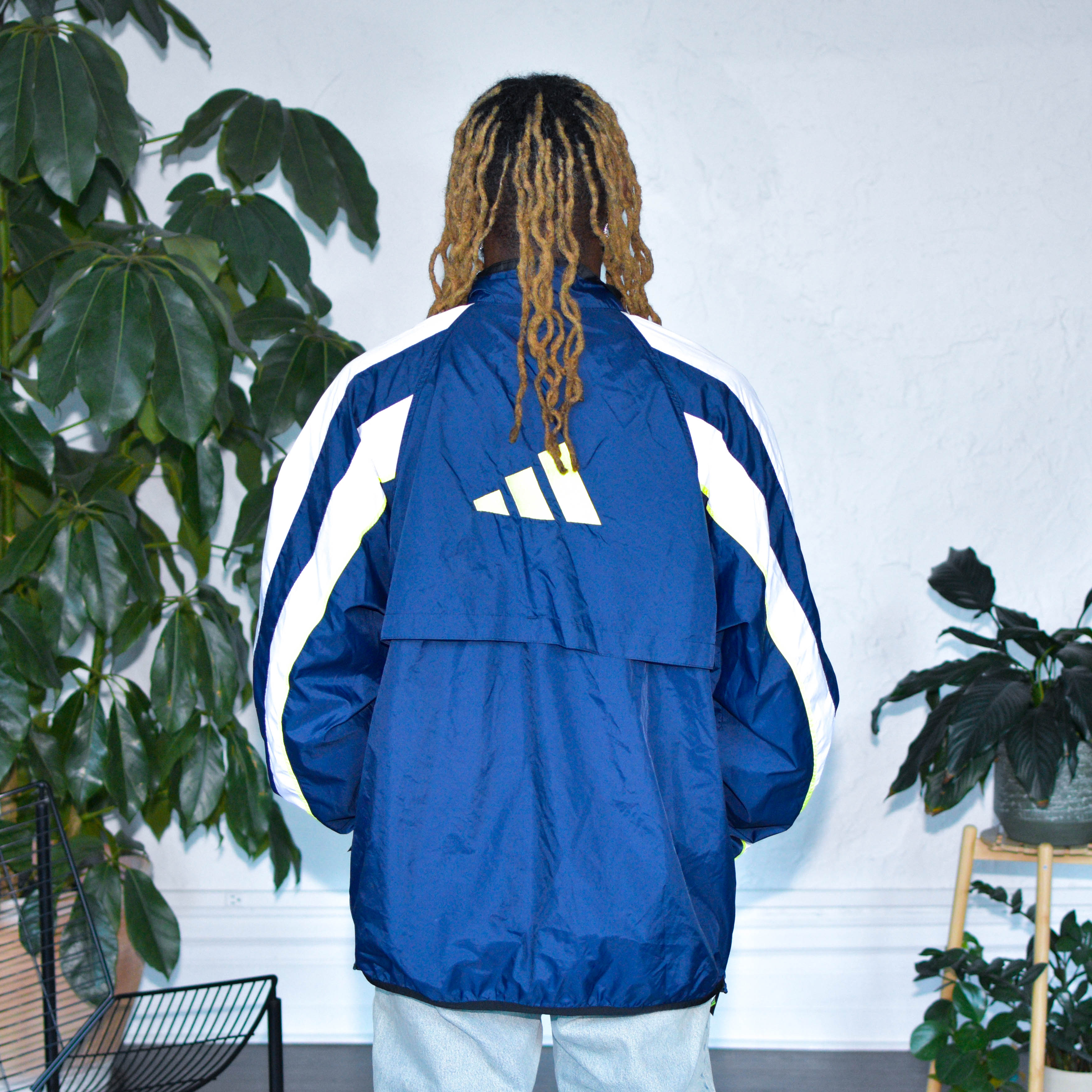 Coupe-vent non doublé vintage années 90 bleu marine, blanc et vert citron
