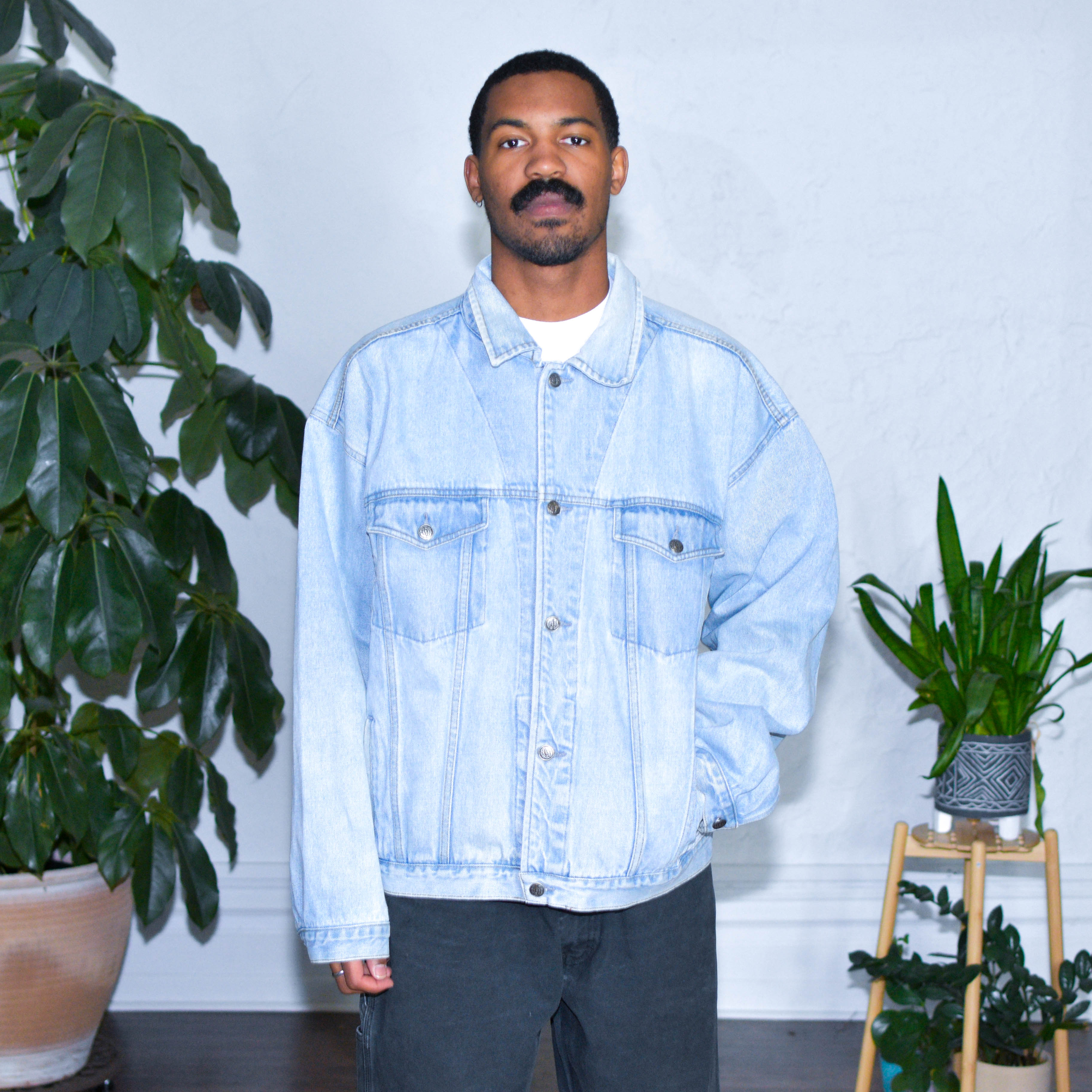 Veste en jean délavé style années 90