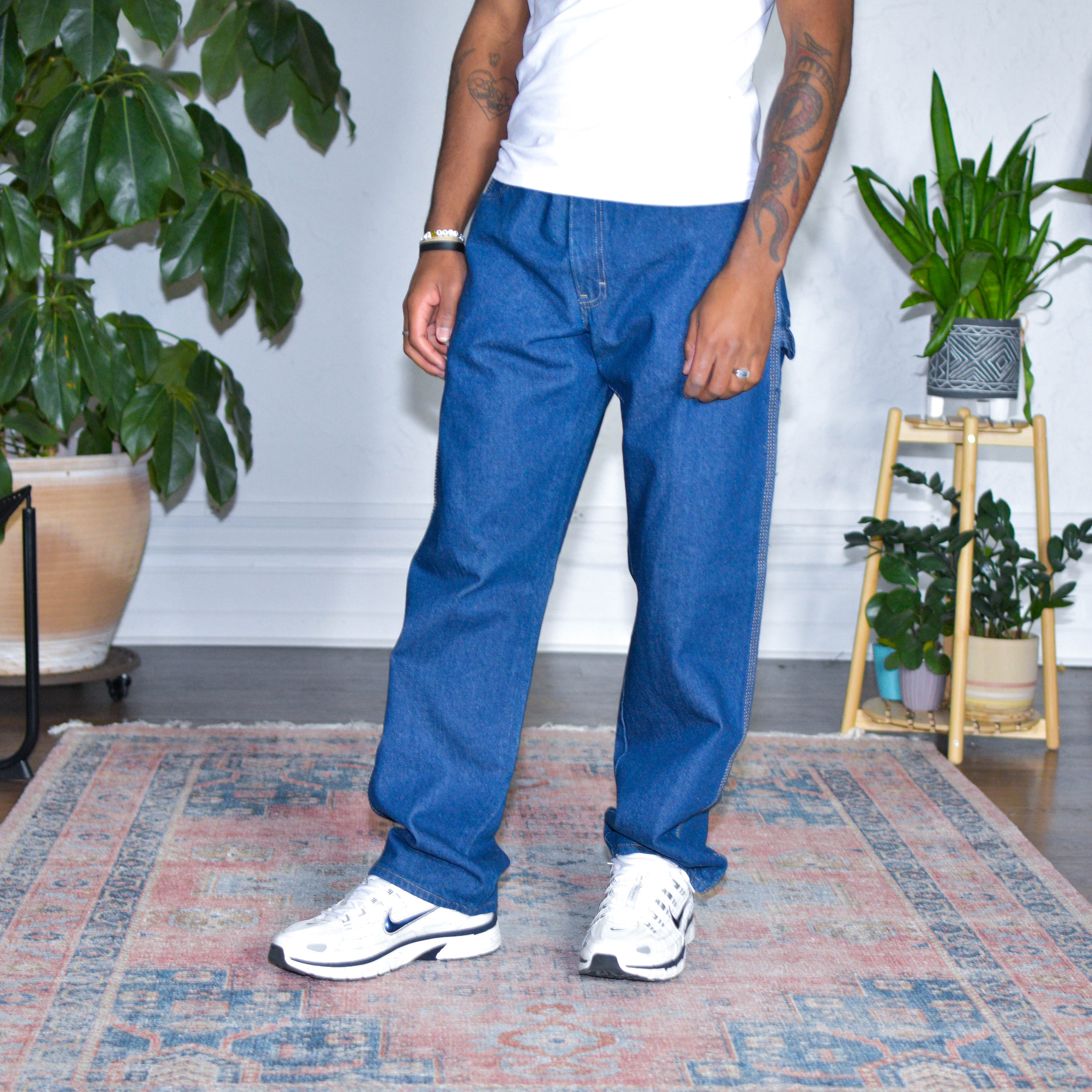 Jean en denim délavé foncé, style vintage