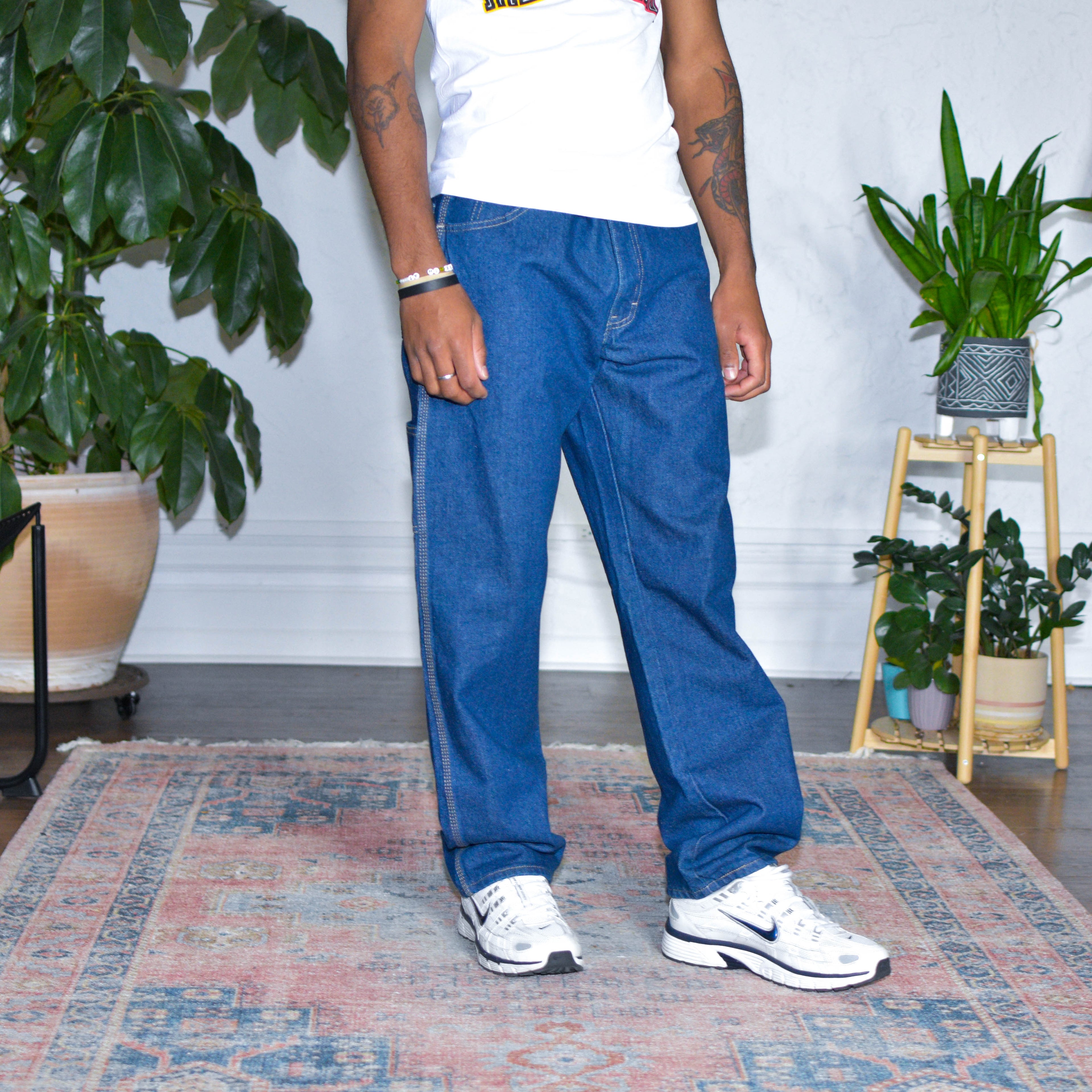 Jean en denim délavé foncé, style vintage