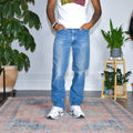 Jean en jean délavé coupe droite classique style années 90