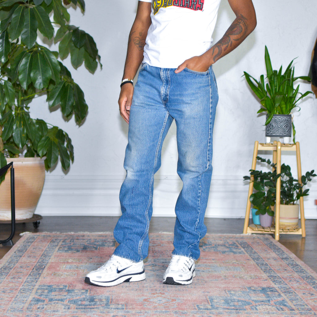 Jean en jean délavé coupe droite classique style années 90