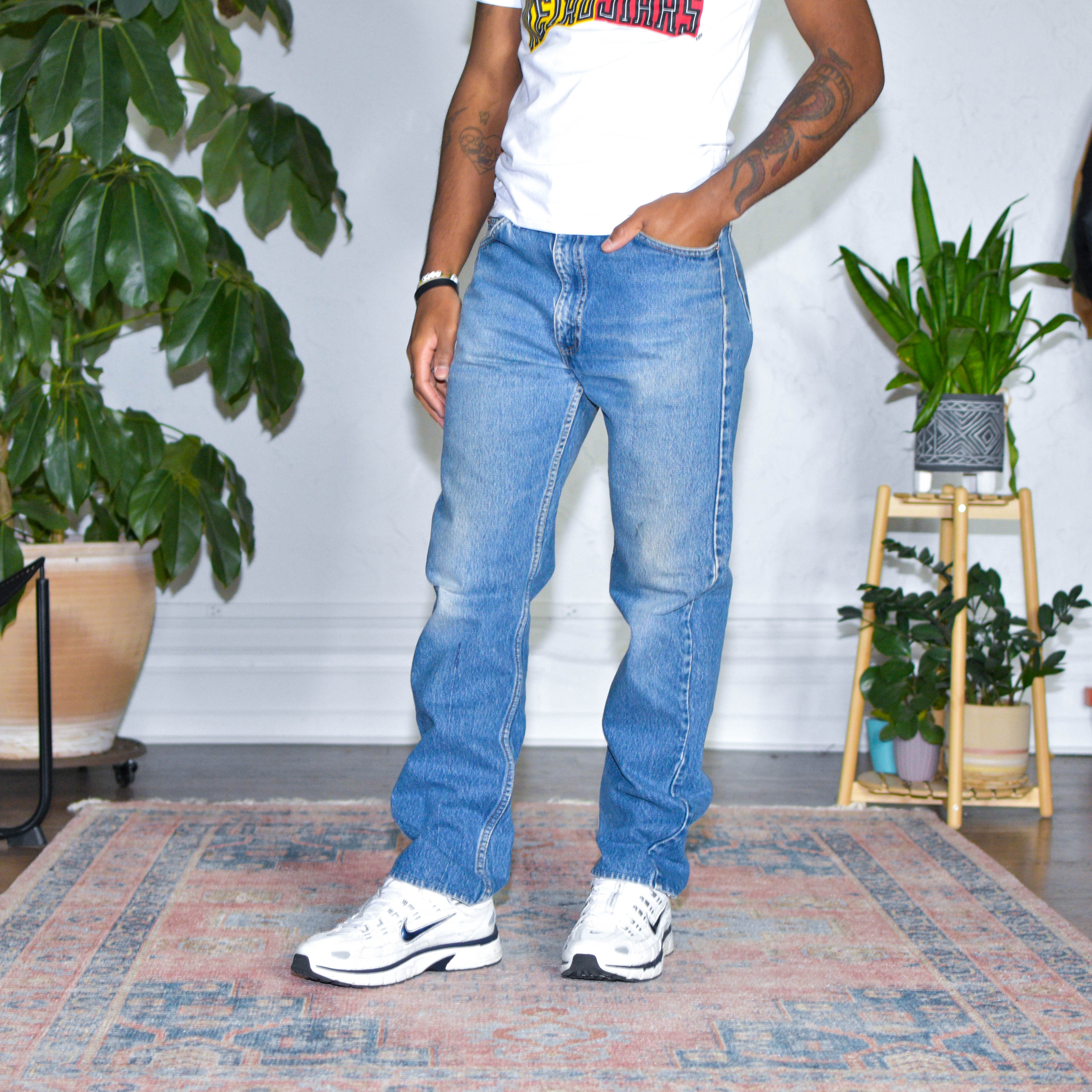 Jean en jean délavé coupe droite classique style années 90