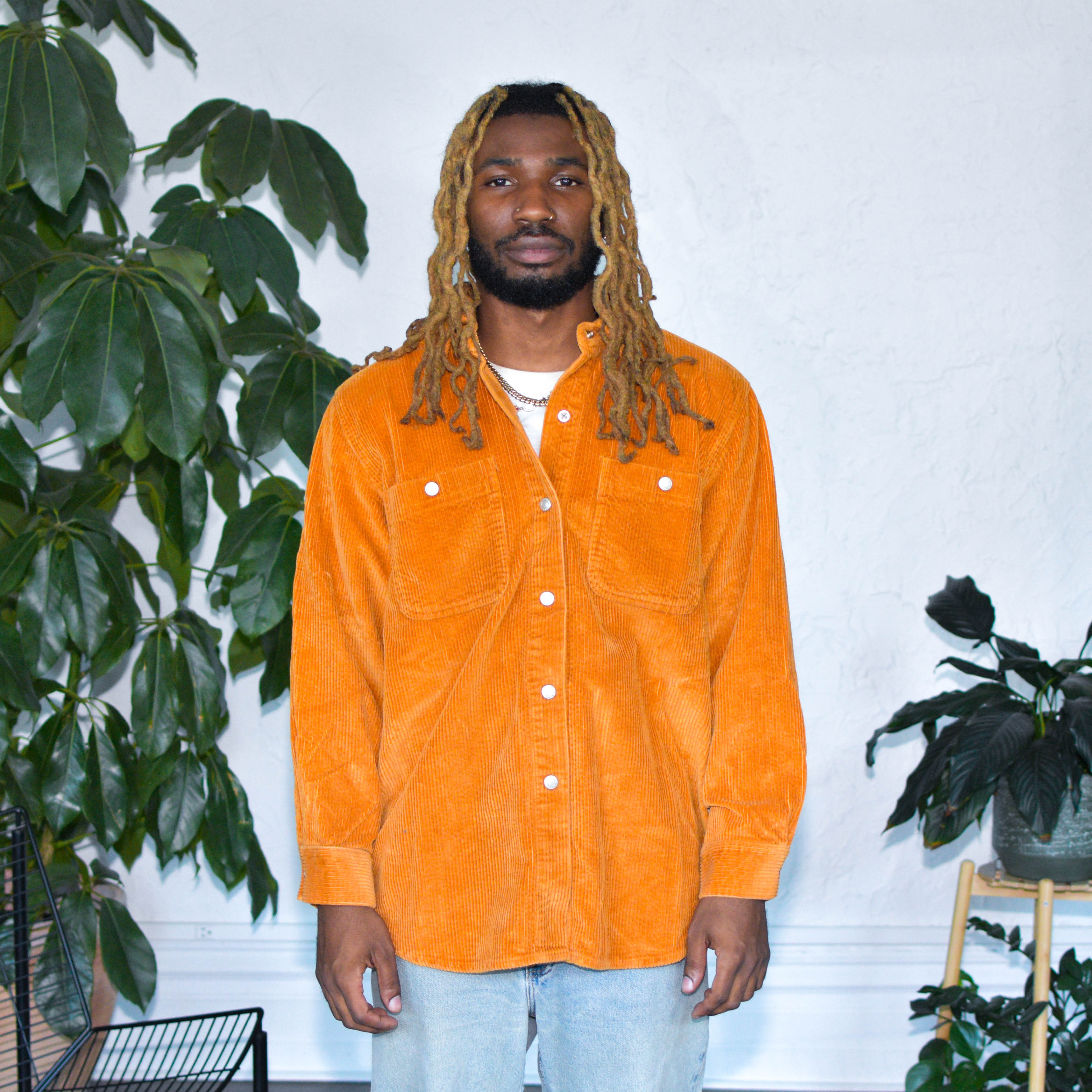 Chemise boutonnée vintage en velours côtelé orange brûlé