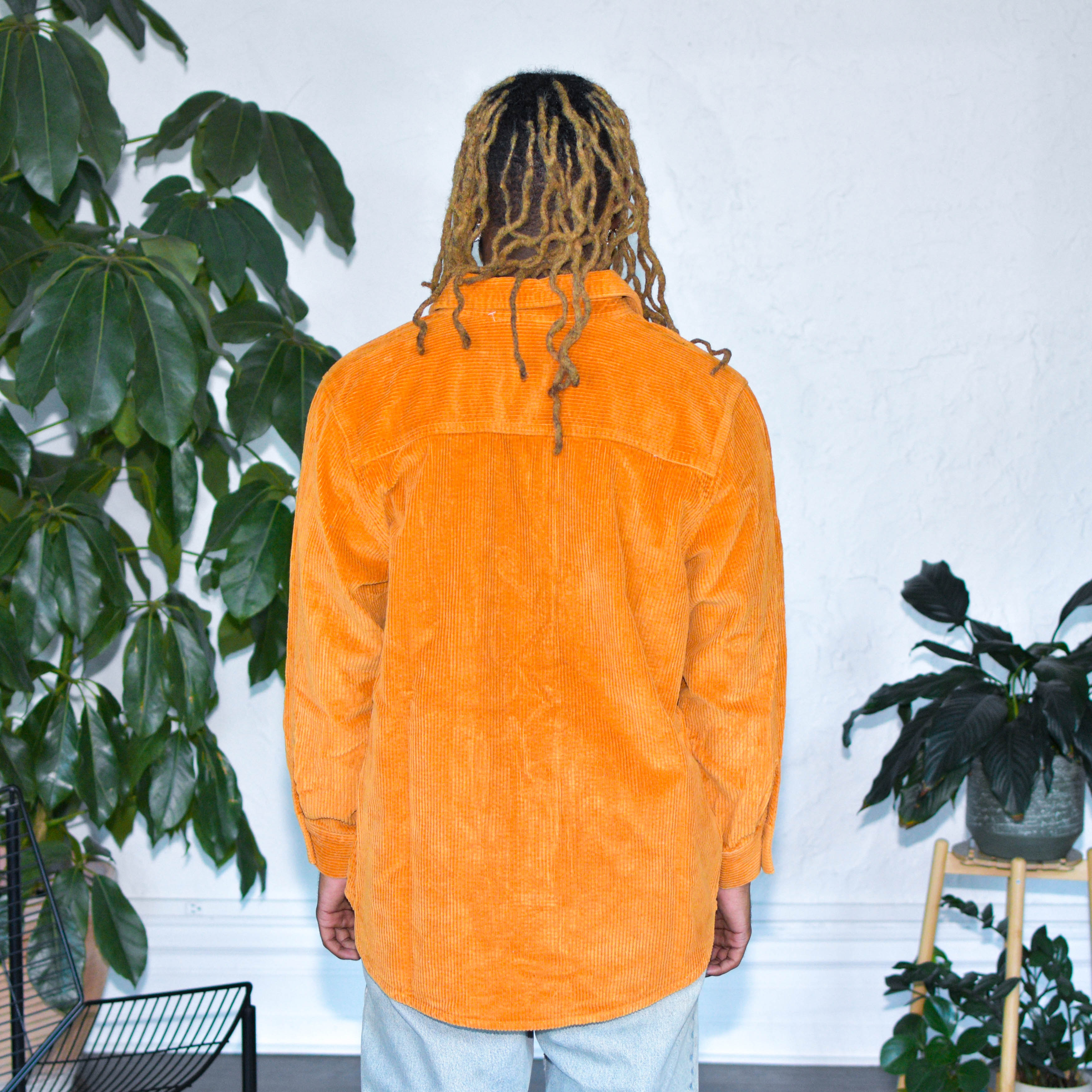 Chemise boutonnée vintage en velours côtelé orange brûlé